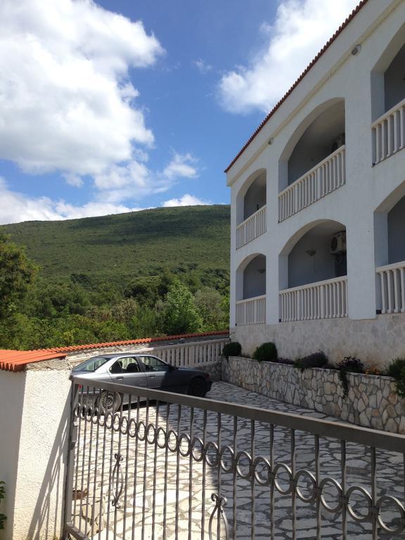 Apartmani Lazarevic Luštica Buitenkant foto