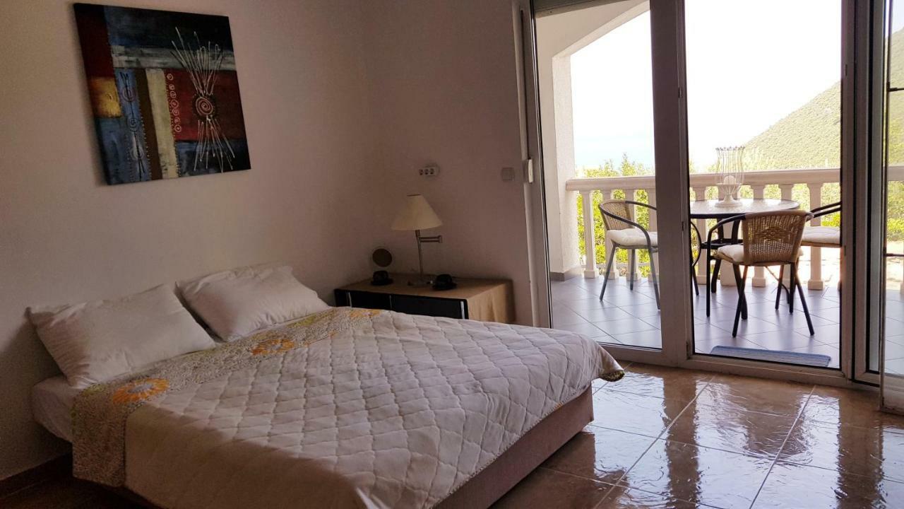 Apartmani Lazarevic Luštica Buitenkant foto